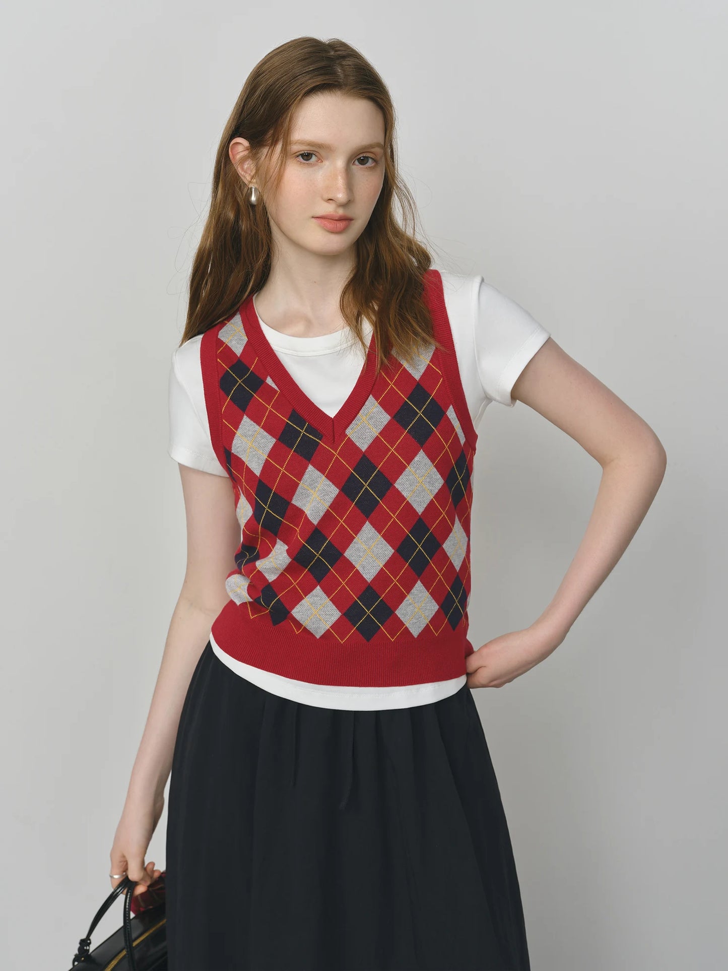 FSLE Plaid Rot Grau V-ausschnitt Gestrickte Weste Top für Frauen 2025, Herbst Neue Ankunft Retro College Stil Oberbekleidung Weste 25FS13248.