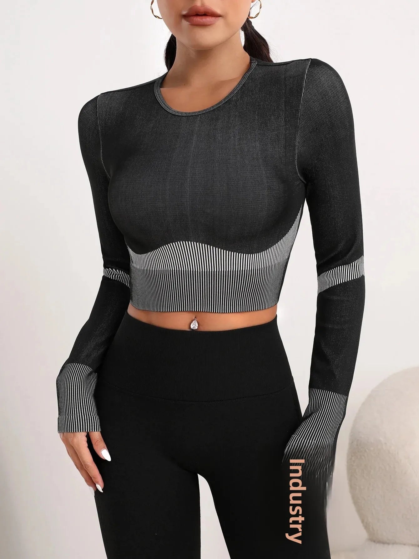 New 2025 Women's Long Sleeve Yoga Sportswear Casual Outdoor Running Training Top Breathable Comfortable Sportswear.