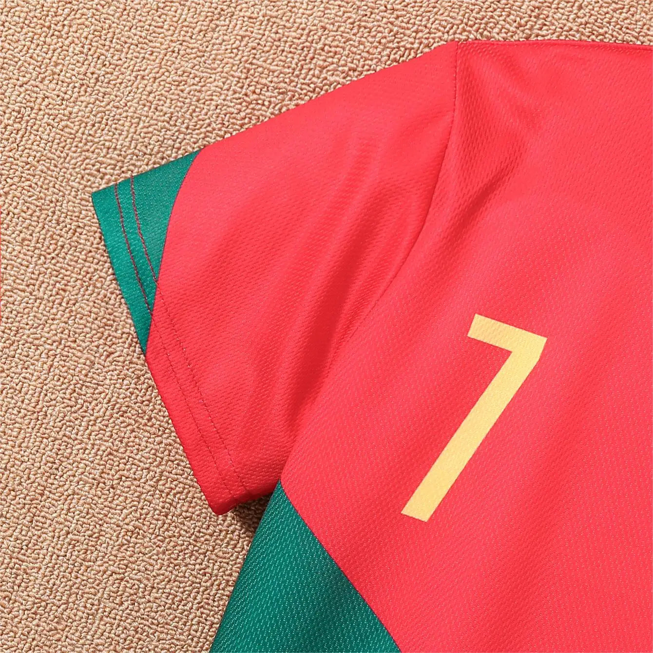 2024 Youth and Children Red and Green Splicing Color No. 7 Legend Quick-drying Sports Football Suit Set.