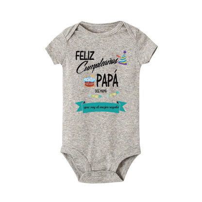 Alles Gute zum Geburtstag, Papa sagt Mama, dass ich das beste Geschenk bin. Baby-Body für Neugeborene, kurzärmeliger Strampler, Papa-Geburtstags-Säuglingsoverall.