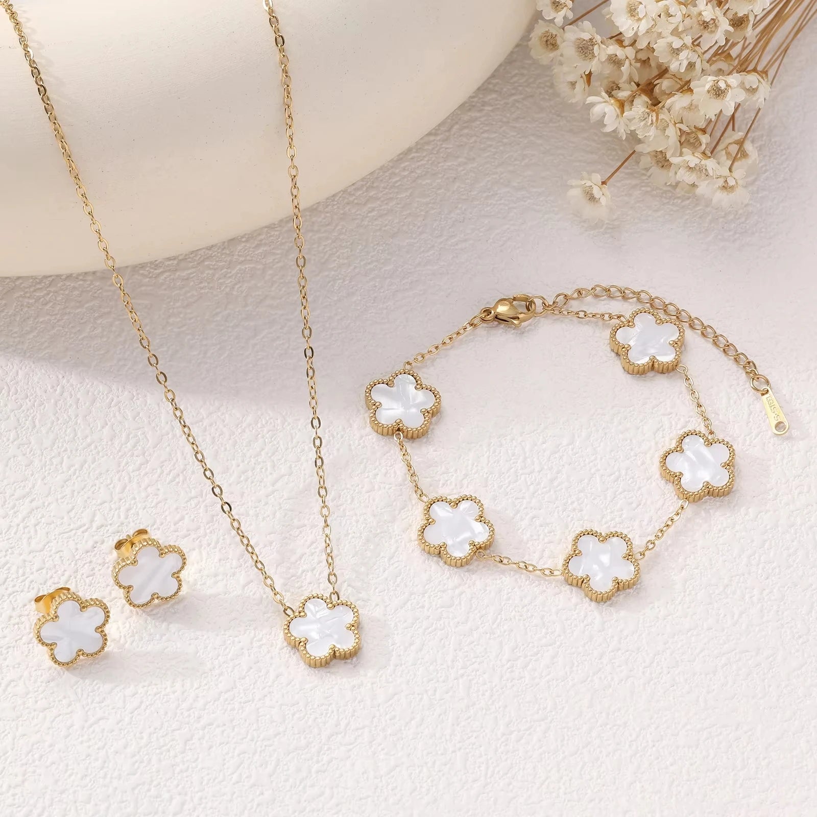 3Pcs Luxury Black Red Green White Plum Blossom Plant Five Leaf Flower Necklace Earrings Bracelet Jewelry Sets For Women.