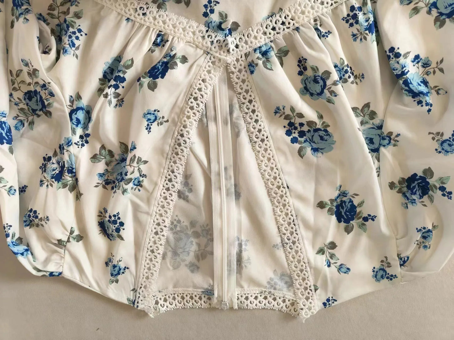 Frühling Herbst frauen Neue Kleid Temperament Süße Druck V-ausschnitt Laterne Hülse Spitze Hohe Taille Kurzes Kleid