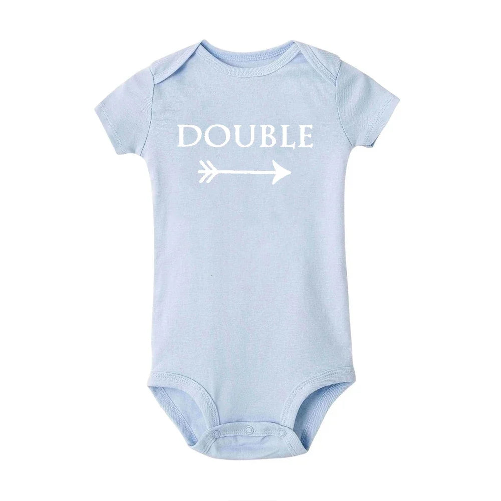 Neugeborenen Baby Bodys Doppel Ärger Twin Kinder Unisex Kurzarm Strampler Playsuits Outfits Jungen Mädchen Geboren Krabbeln Kleidung