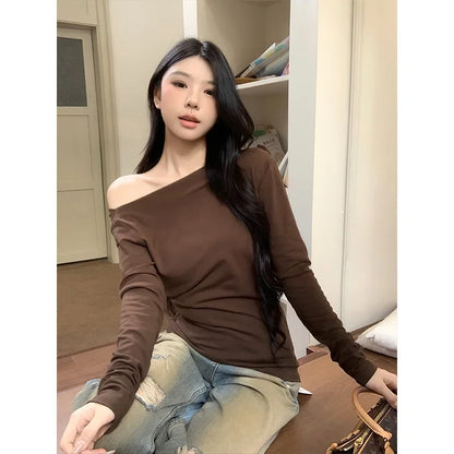 Slim Fit Long Sleeve T-Shirt Shoulder Bared One Shoulder Style Casual Streetwear for Young Women Fashionable And Stylish.