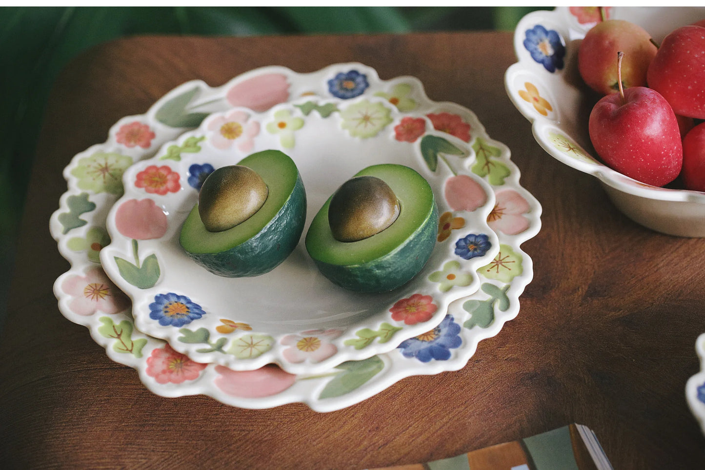 Floral Embossed Rim Soup Dessert Plate - Elegant Ceramic Appetizer Dish for Breakfast, Cafe Dining, Home Kitchen Tableware Set.