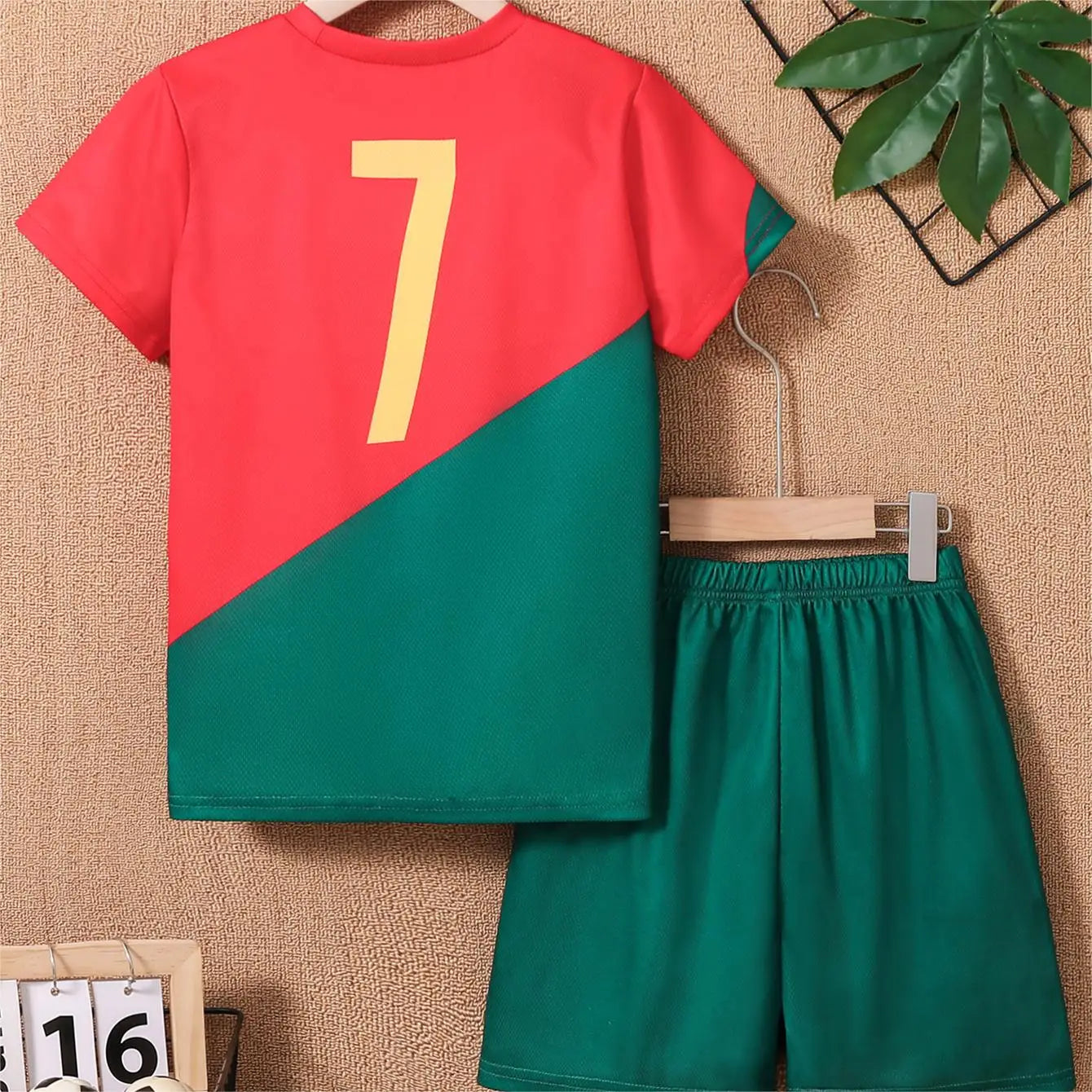 2025 Youth and Children Red and Green Splicing Color No. 7 Legend Quick-drying Sports Football Suit Set.