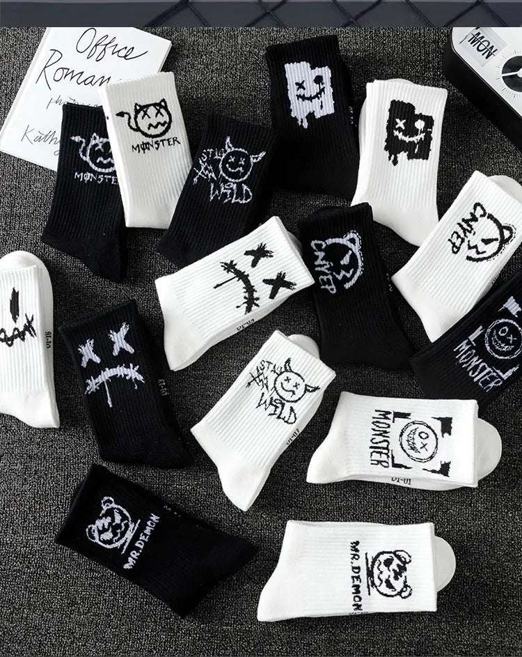 10 pairs of men's sports socks, casual, breathable, and versatile. Ghost face graffiti personalized socks.