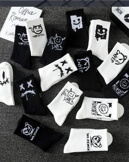 10 pairs of men's sports socks, casual, breathable, and versatile. Ghost face graffiti personalized socks.