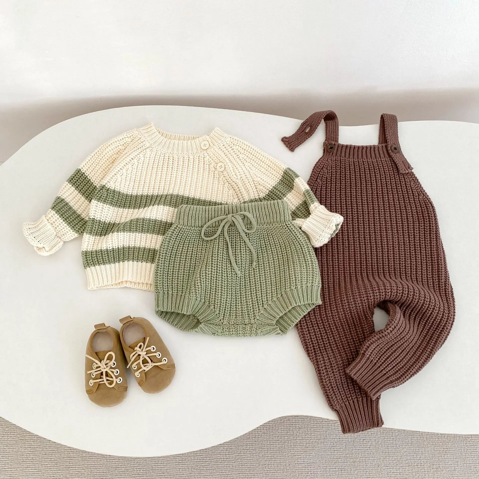 Baby-Pullover für Herren und Damen, neue Herbst-Stile für Säuglinge und Kleinkinder, gestreifte Strickoberteile und Hosen-Sets.