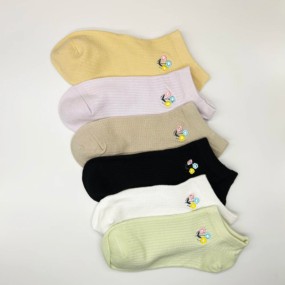 4 Pairs Cotton Women's Boat Socks No Show Socks Set for Lady White Invisible Cotton Socks Pack Pink Black Breathable Summer