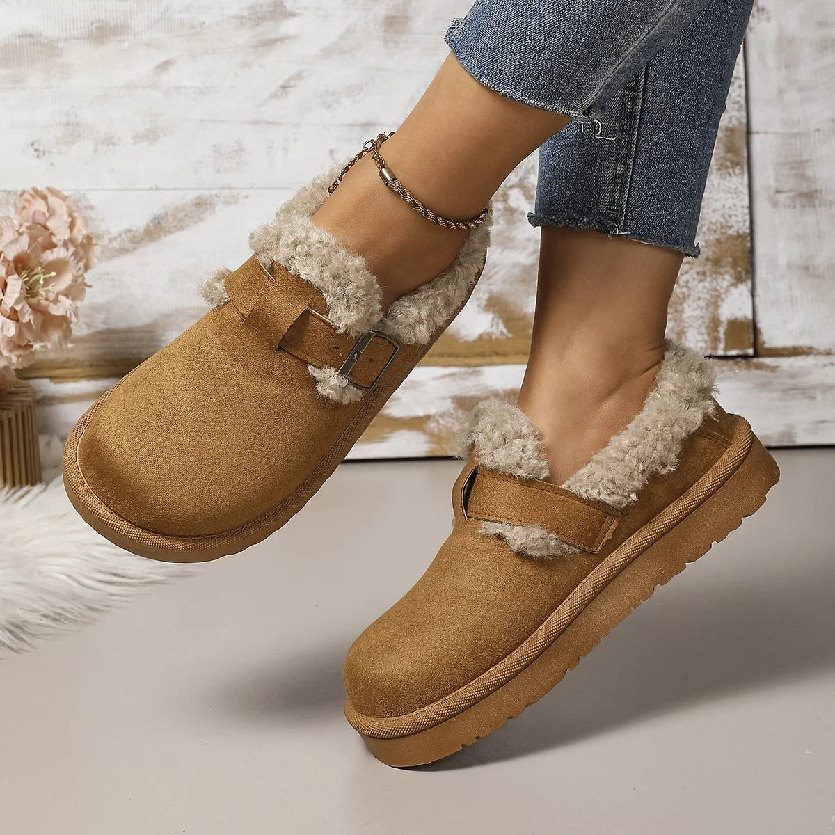 New 2025 Winter Women's Boots Plush Fashion Retro Bean Shoes Cotton Women's Flat Sole Slippers Platform Women Boots.