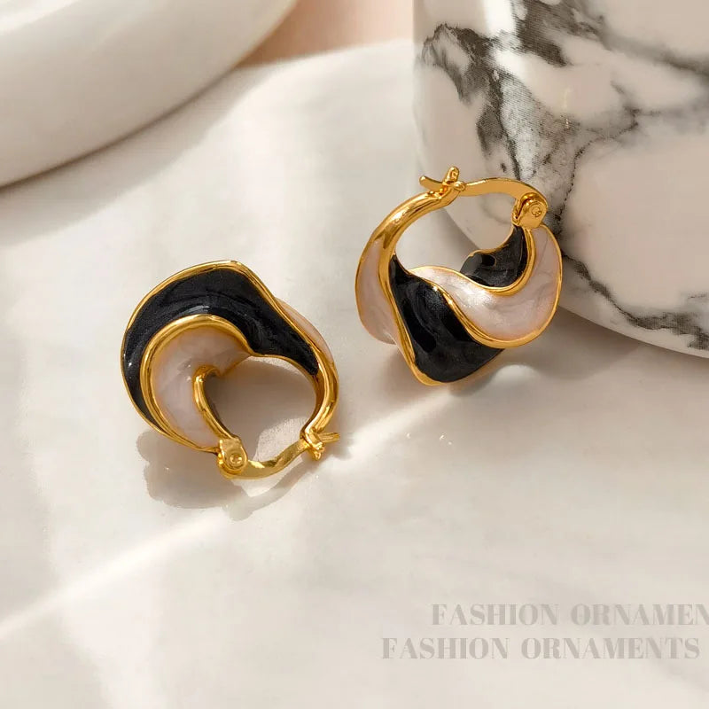 New Trendy Enamel Color Metal Texture Small Hoop Earrings for Women Gold Plated Statement Ear Buckle Creative Jewelry Gifts.