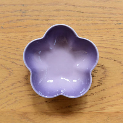 5 Inch Creative Flower Ceramic Bowl Small Deep Dish Solid Color Ceramic Bowl Small Dish Dip Dish Home Kitchen Supplies Gift.
