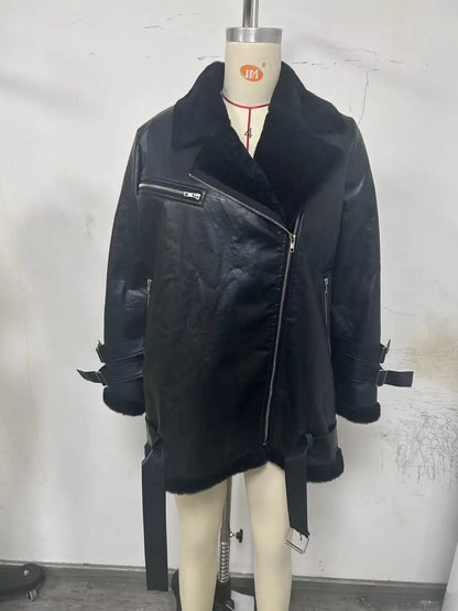Die neue Damenjacke mit extra dicker, warmer und extra dicker Lammfeder-Reiterjacke mit Kunstfell