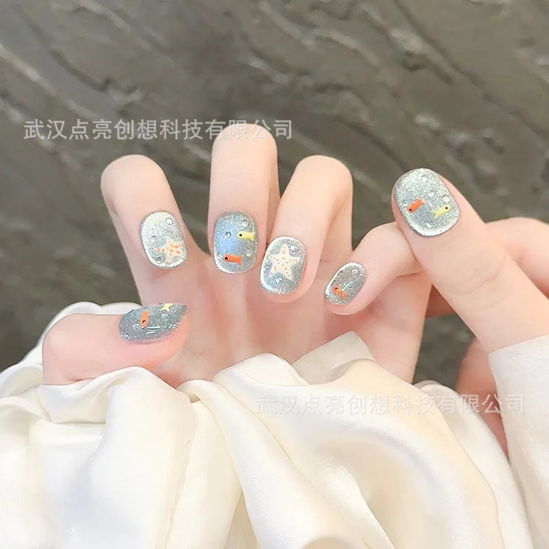 10pcs/set Handmade Press-On Nails - Blue Glossy Fish & Bubbles Design Short Oval Fake Nails with Cat Eye Effect False Nails.