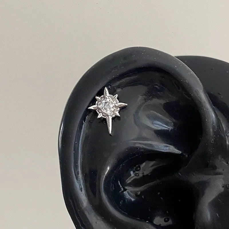 1 Pcs Sliver Dog Bone Claw 316L Stainless Steel Ear Bone Nail Korean Style Fashion Cartilage Earrings For Women Jewelry.