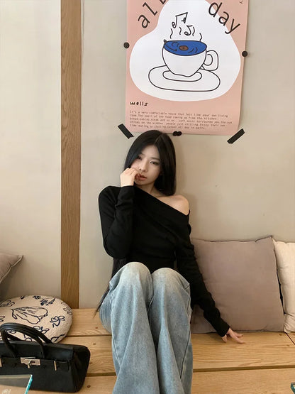 Slim Fit Long Sleeve T-Shirt Shoulder Bared One Shoulder Style Casual Streetwear for Young Women Fashionable And Stylish
