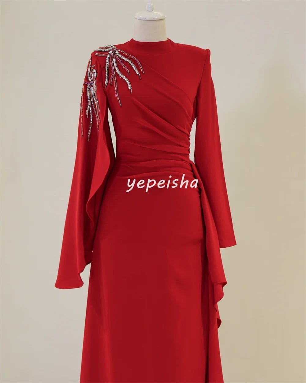 Maßgeschneiderte glitzernde Jersey-Falten, gerüscht, drapiert, mit Perlen besetzt, mit Pailletten, gerader, hoher Kragen, lange Kleider, maßgeschneiderte Anlasskleider im Retro-Stil.