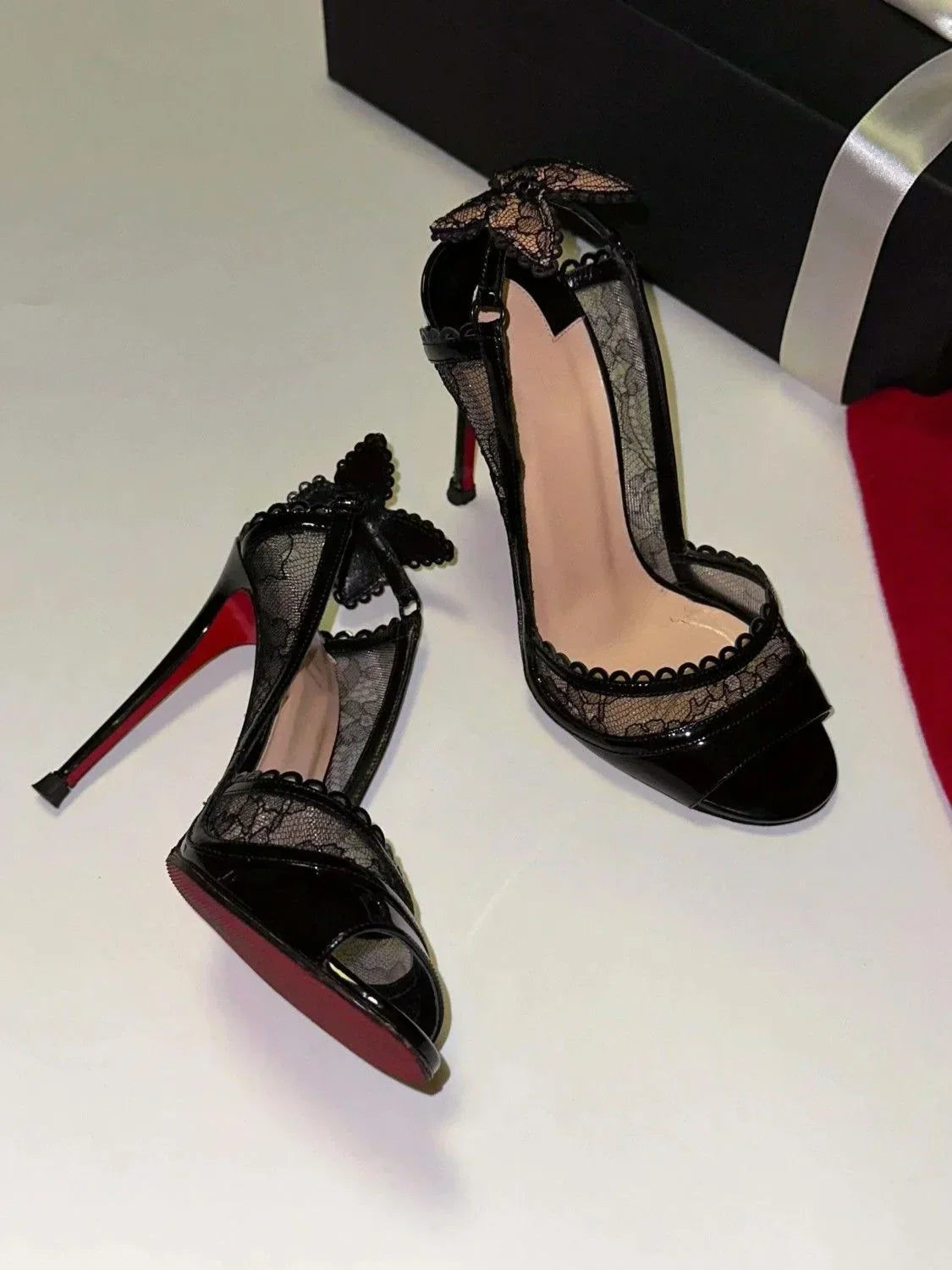 2025 Women's New in Black Lace Butterfly Sexy Pumps Stilettos Peep Toe High Heels Leather Luxury Designer Party Chic Shoes.