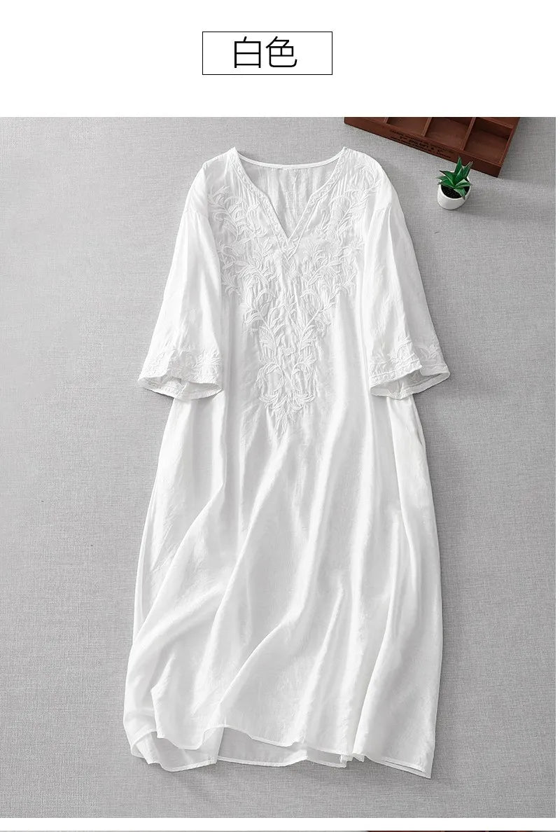 Neuankömmling 2024 Sommer Kunst Stil Frauen Kurzarm V-Ausschnitt lockeres Kleid Vintage Stickerei solide weiße A-Linie lange Kleider.