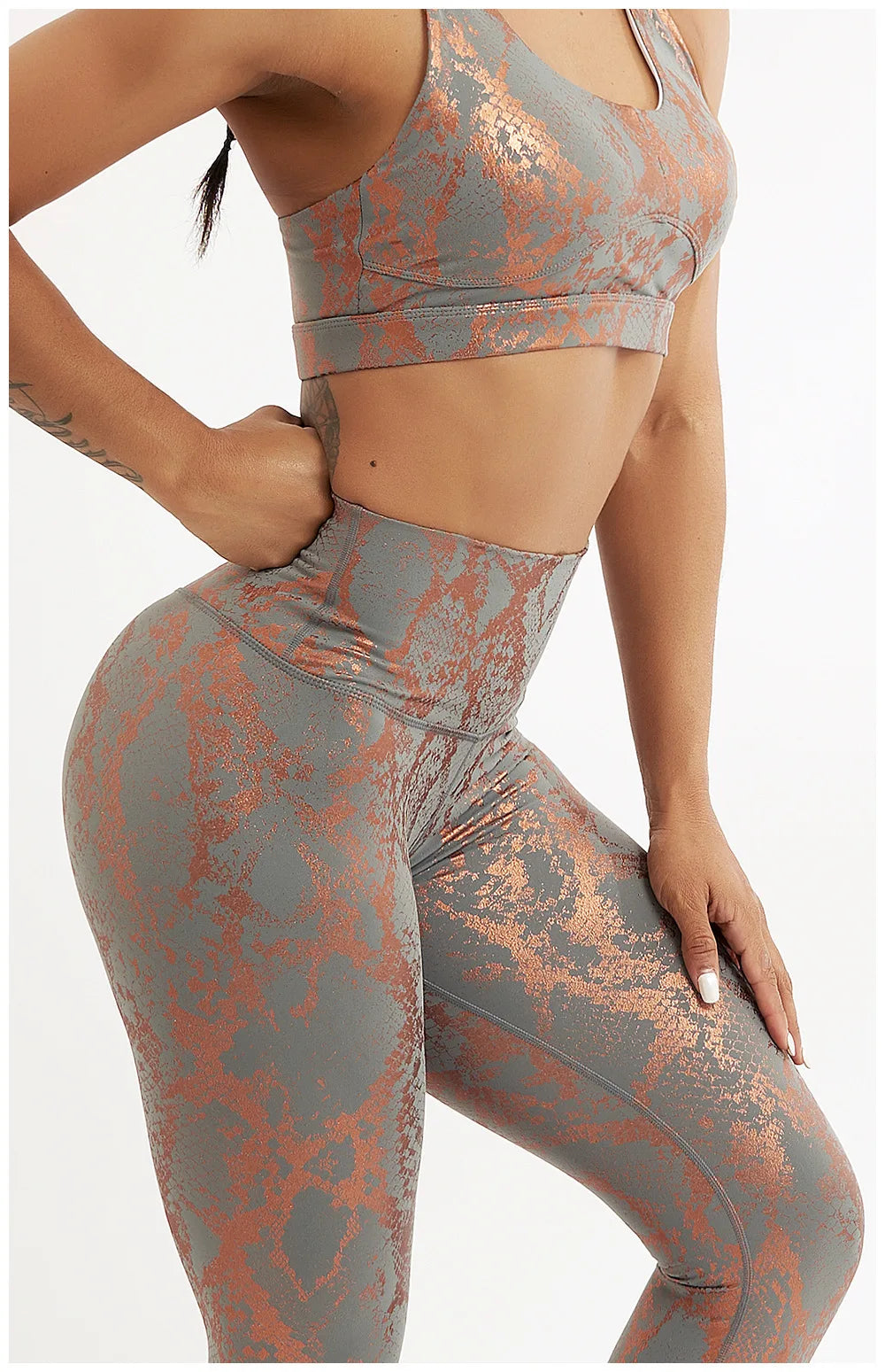 Snake Printed Yoga Pants Gilded Stretch Buttocks Sexy Casual Skinny Pants  For Women High Waist Elastic Fitness Sporty Leggings.
