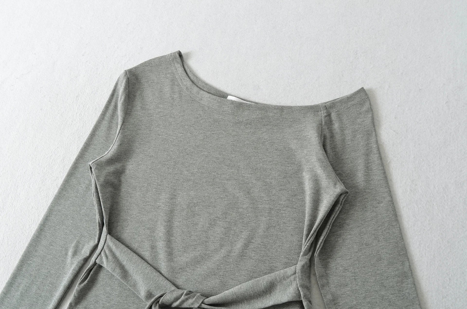 Sexy Long Sleeve T-Shirt Women's Waist Cinched Shoulder Bared Strap Design Autumn 2025 Irregular Halter Neck Top for Trendy Girl.