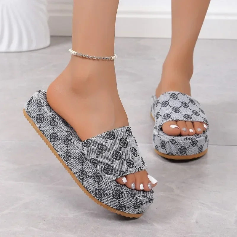 Women Platform Slippers Women Shoes Designer Flat Sandals Outdoor Floral Sandals Ladies Beach Shoes Sandalias For women.