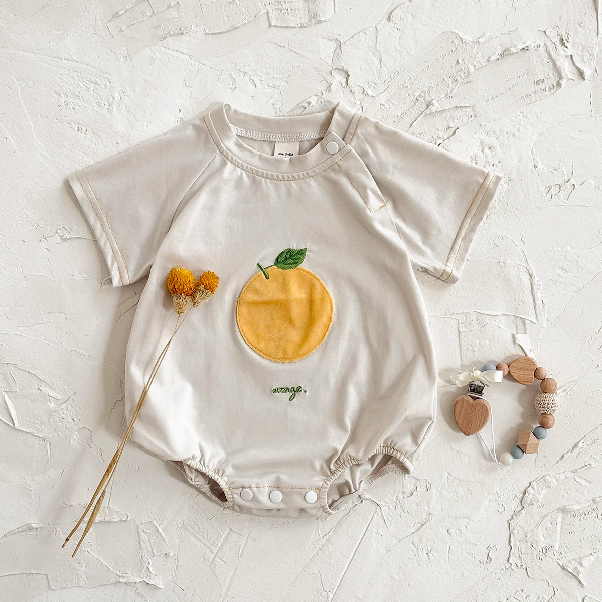 INS Sommer Neue Baby Body Neugeborenen Kleidung Jungen Mädchen Baumwolle Dreieck Strampler Plüsch brief Kurzarm Infant 0-18M