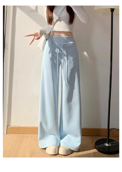 Graue Sporthose für Damen mit hoher Taille und lockerem, schlankem, geradem Bein und weitem Bein. Amerikanische Jogginghose.