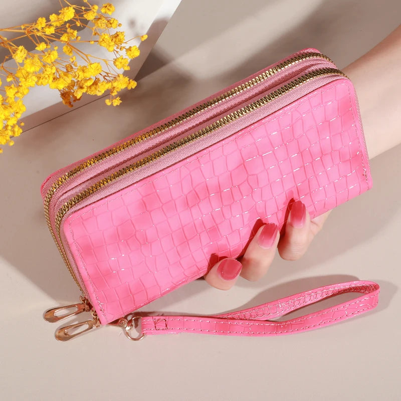 Chic Vintage Double Layer Clutch Wallet - Retro Zipper Coin Purse & Wristlet - Fashionable Womens Accessory with Secure Storage.