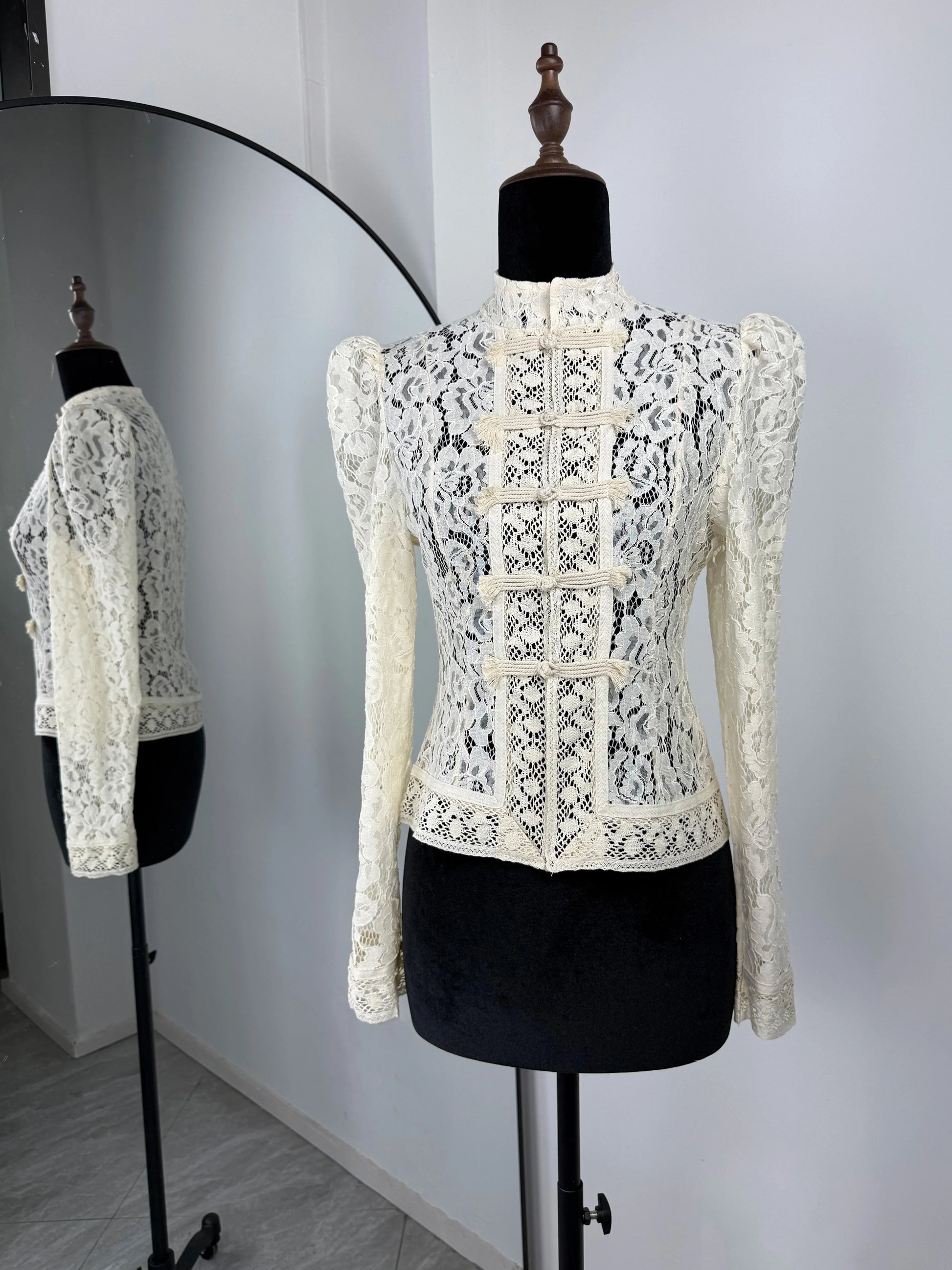 Tuularose Luxury Lace Blouse Fashion Lace Print Single Breasted Slim Shirt Vintage Elegant Party Looks Summer Women Blouse Tops.