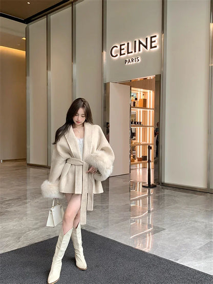 Grauer Wollmantel mit Krawatten-Taillenkollektion für Damen im Herbst und Winter 2024, neuer langärmeliger, lockerer High-End-Cape-Mantel, mittellanges Oberteil