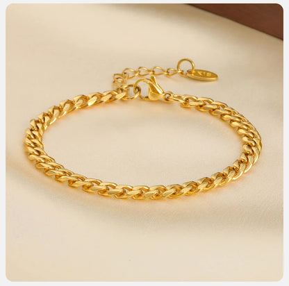 Vnox 6mm Flat Cuban Chain Bracelets for Women Girls, Macrame Edge Curb Links Bracelet,Gold Plated Stainless Steel with K18 Stamp.