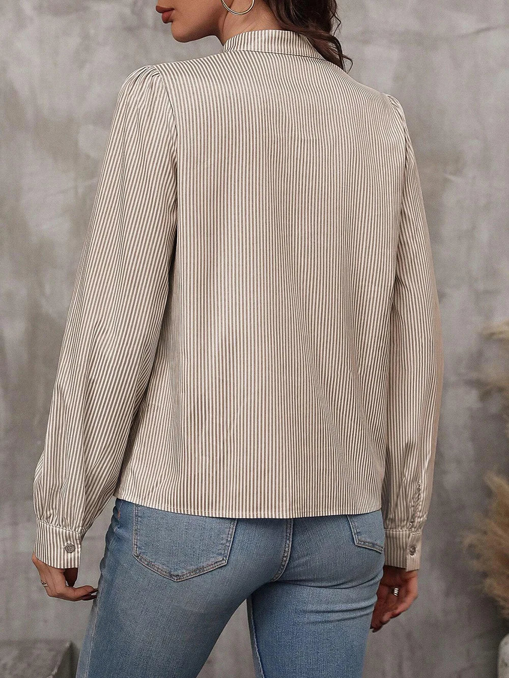 New Fashion Women's Color-coded Striped Casual Trendy Loose Single-breasted Pullover Long Sleeve Shirts Female Clothes T-shirts.