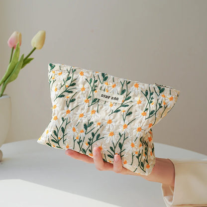 White Embroidery Daisy Women's Makeup Bag Portable Coin Purse Key Case Cosmetics Lipstick Storage Bag Commuter Liner Bag Ins.