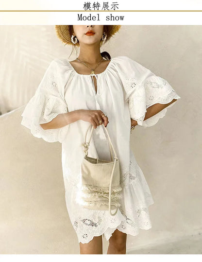 2024 frühling Sommer Kurzes Kleid Einfarbig Baumwolle Lose Taille Weiß Spitze Pullover Urlaub Stil Kleid.