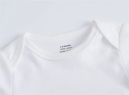 2025 Sommer Unisex Baby Body 0-24 Monate Kurzarm 100 % Baumwolle Weiß Schwarz Grau Design Säuglingskleidung.