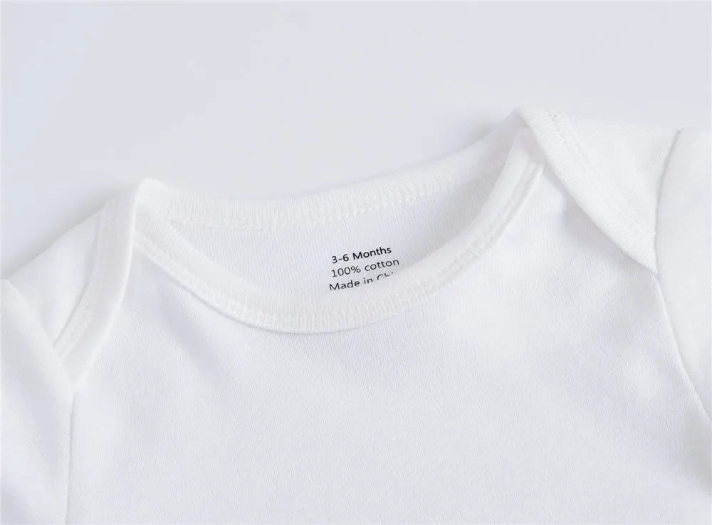 2025 solide weiße Babykleidung Kurzarm Baumwolle Baby Mädchen Jungen Body Neugeborenen Körper Bebe 0-24 Monate Säuglingsoverall.