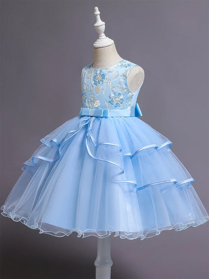 Blumen stickerei Kleid des blauen Mädchens ärmellose schlanke Prinzessin Geburtstags feier Kleid Klavier Performance tragen.