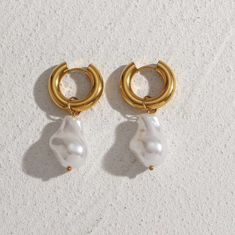Europe and America Vintage Metal Round Ear Buckle for Women Baroque Pearl Dangle Earrings Luxury Elgent Jewelry Gifts.