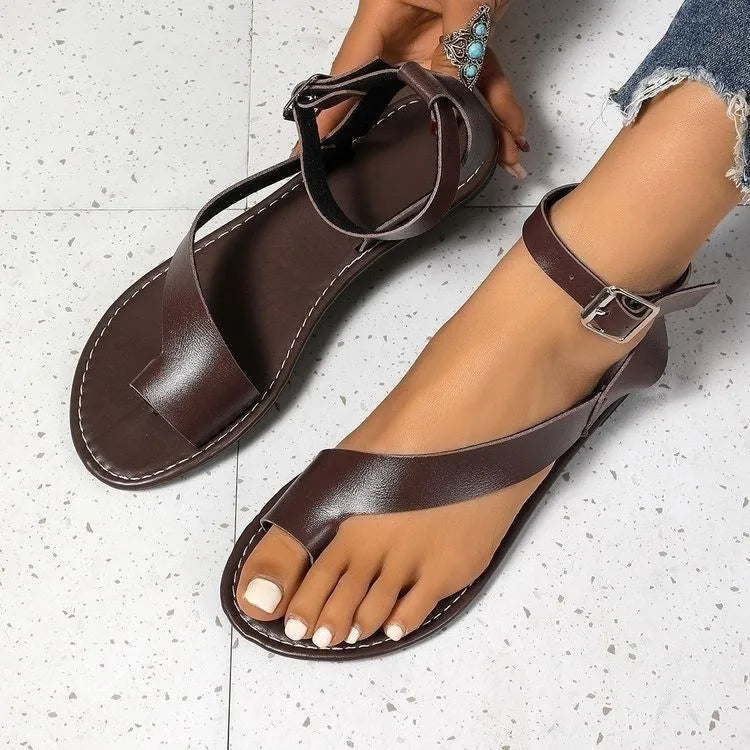 Flat Roman sandals female summer new clip toe fashion comfortable niche design sense belt buckle ladies fashion high.