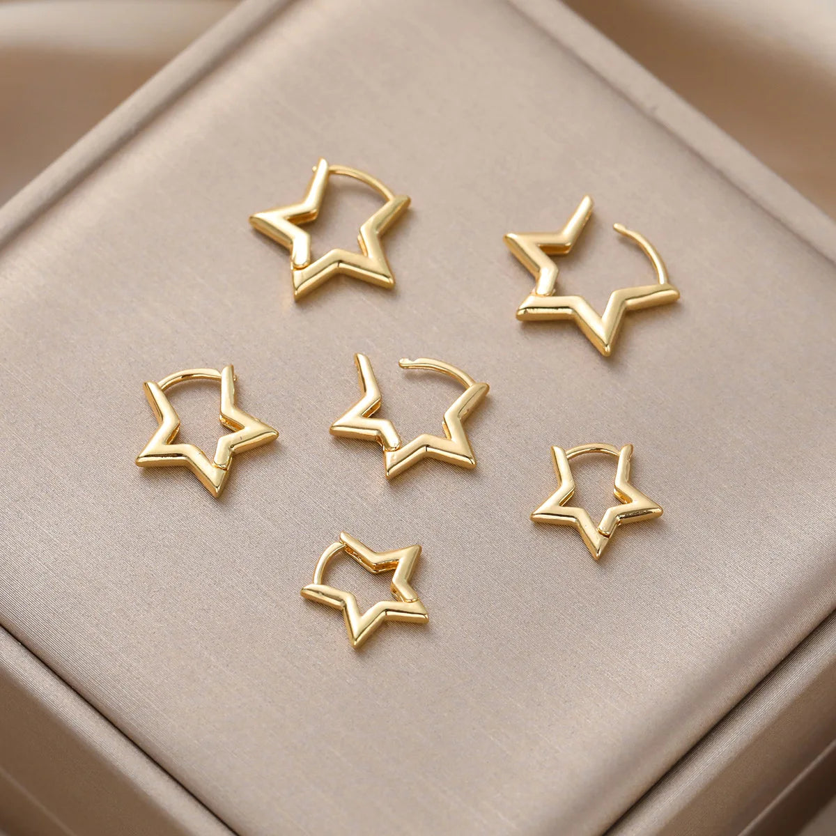 6Pcs/Set Fashion Simple Smooth Star Hoop Earrings for Women European Unisex Piercing Gothic Rock Jewelry Ear Buckles.