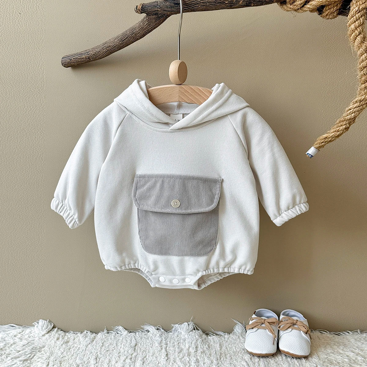 Herbst Neue Baby Minimalistischen Hoodie Lange Ärmel Große Tasche Klettern Kleidung Baby Neugeborenen Artikel Bodys & Einteiler.