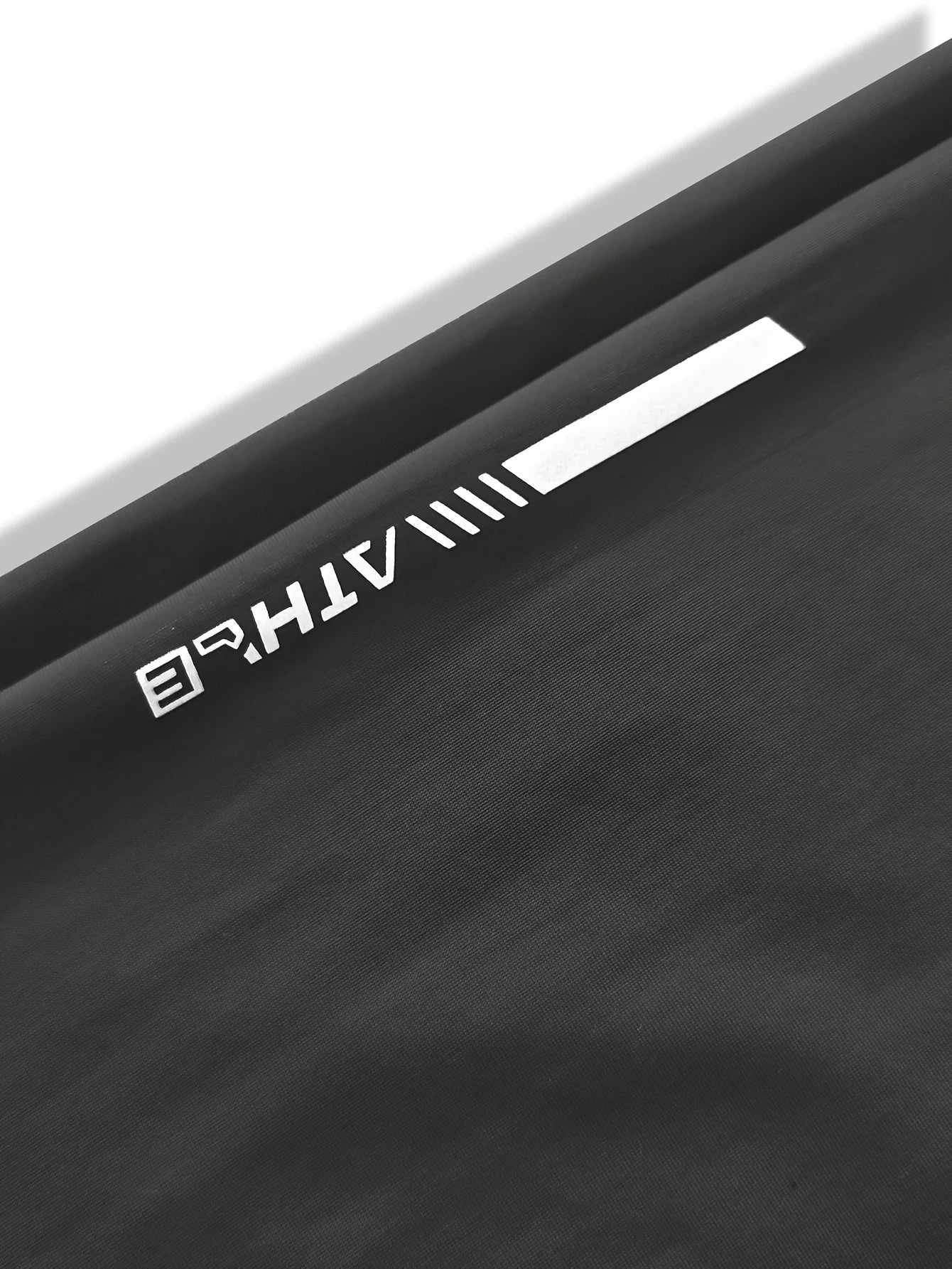 1pc Men's Lightweight Athletic Cropped Pants with Drawstring, Zippered Pockets & Reflective Strips - Breathable, Quick-Dry Fabri