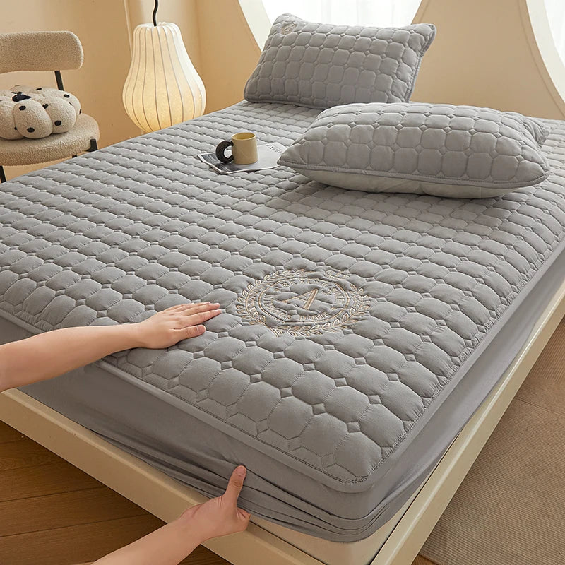 WOSTAR Thicken quilted mattress protector cover solid embroidery luxury double bed elastic fitted sheet style bed protection pad.
