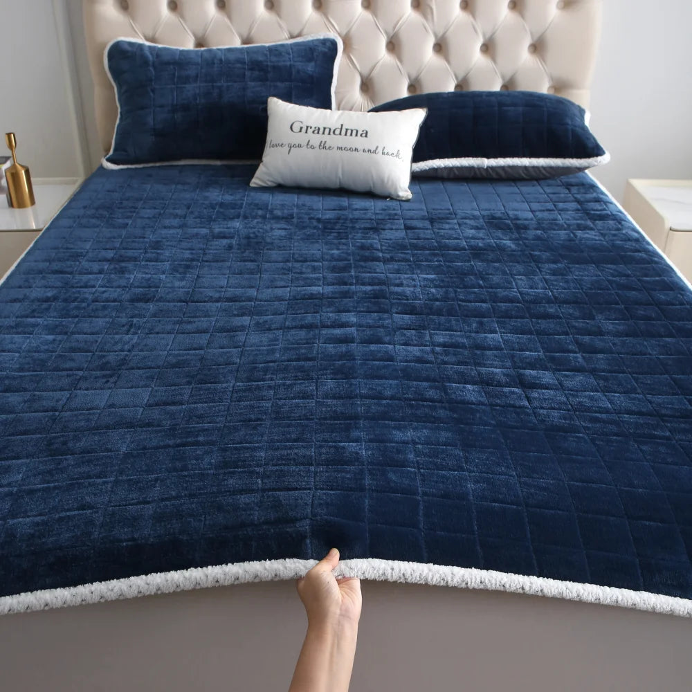 1pc Velvet Quilted Mattress Topper with Elastic Band, Thickened Warm Non-Slip Mattress Cover for Bed Sleeping, Camping, Floor.