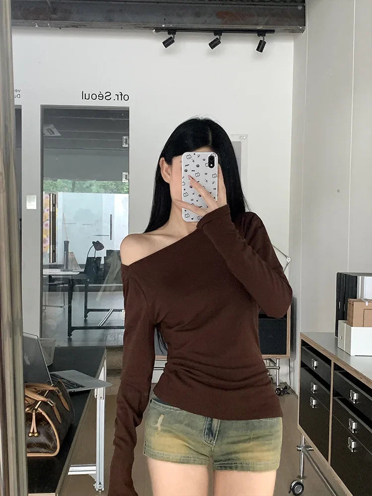 Slim Fit Long Sleeve T-Shirt Shoulder Bared One Shoulder Style Casual Streetwear for Young Women Fashionable And Stylish