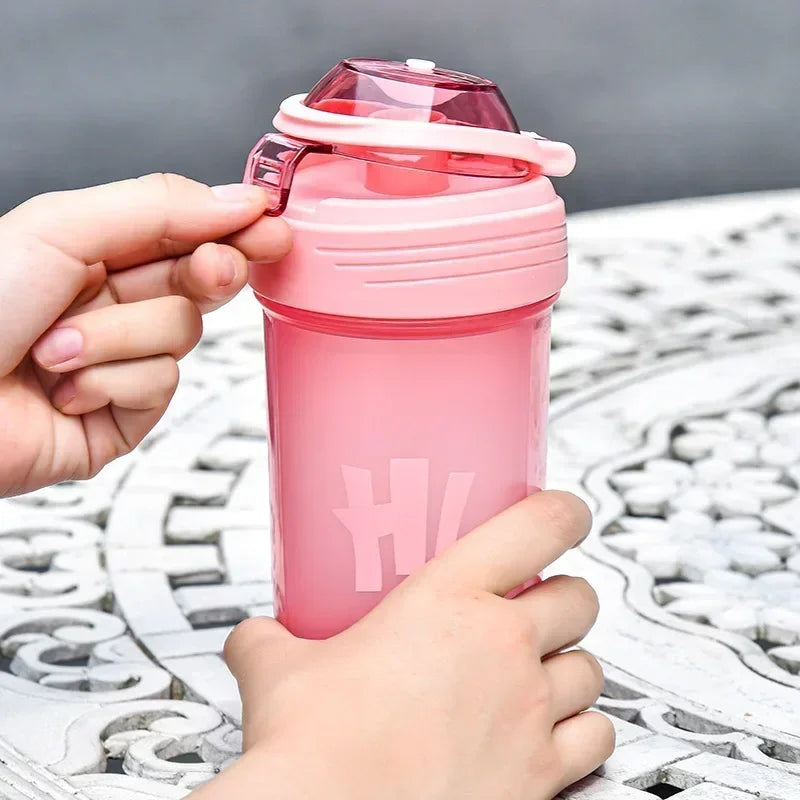 Portable 500ml Protein Powder Shaker Bottle Leak Proof Water Bottle for Gym Fitness Training Sport Shaker Mixing Cup with Scale.
