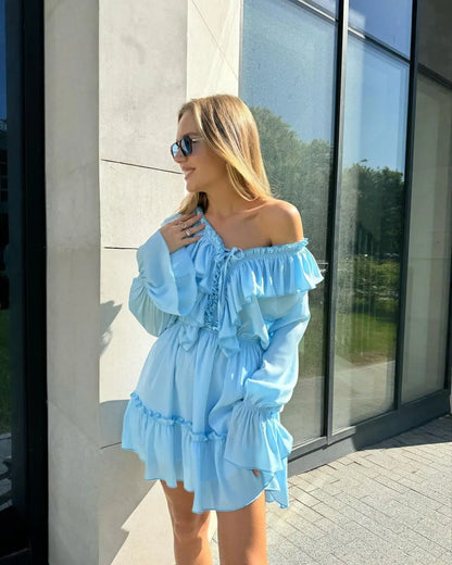 Glänzendes gekräuseltes weißes Mini kleid mit V-Ausschnitt, weibliches Patchwork, langärmliges, elegantes Verband-Mode kleid, hoch tailliertes Schnür kleid für Frauen