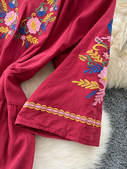 Sommer Freizeit Urlaub Langes Kleid für Frauen Neue Retro Ethnischen Stil Bestickt V-ausschnitt Ausgestellte Ärmel Taille Cinched Kleid D27.